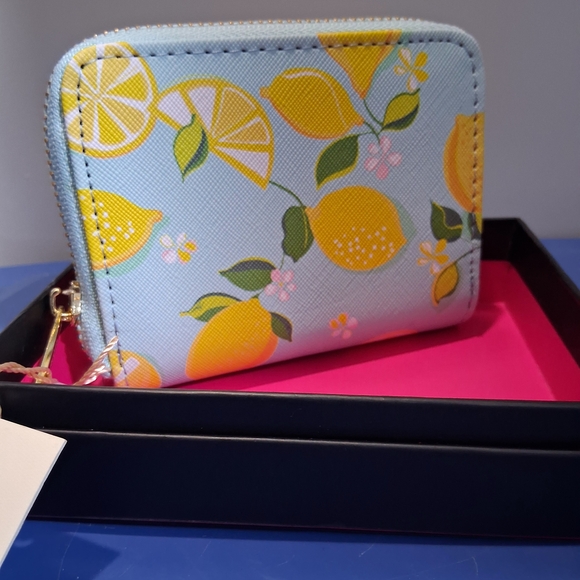 TRINA TURK Wallet Zip Around Light Blue w/🍋🍋Accents BRAND-NEW w/tag/box - Picture 1 of 14